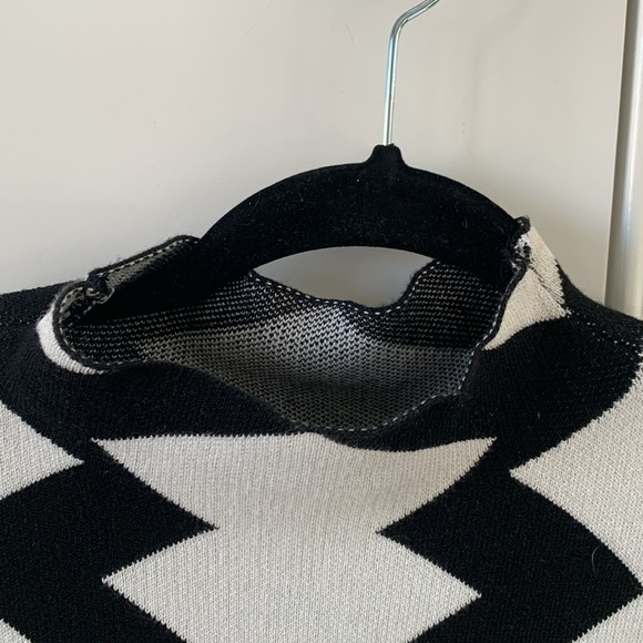 SUPER TRENDY!  Super cute! NWT - Picture 3 of 6